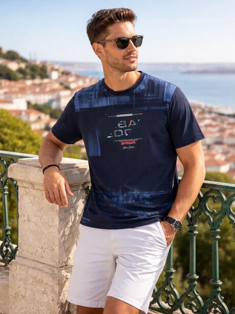 T-shirt z nadrukiem i tłoczeniem