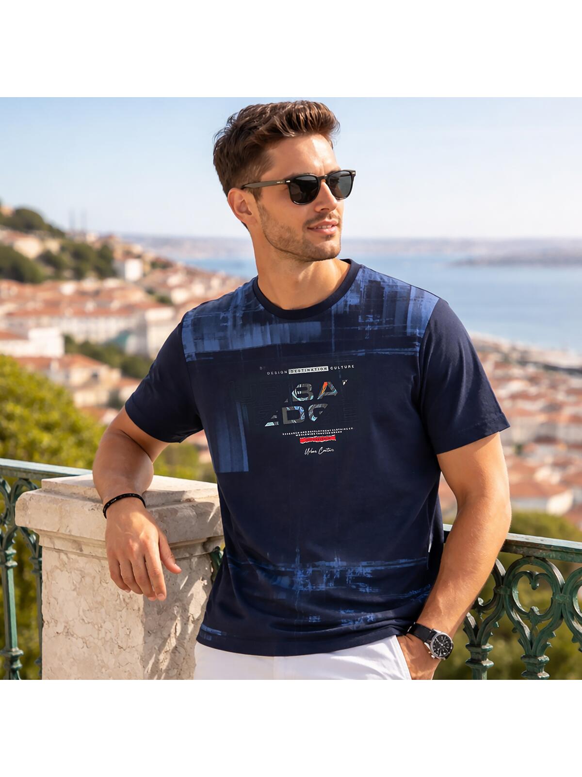 T-shirt z nadrukiem i tłoczeniem