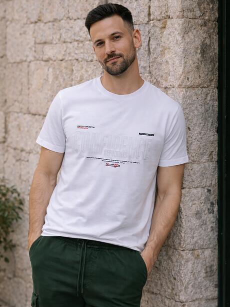 T-shirt bawełniany z tłoczeniem