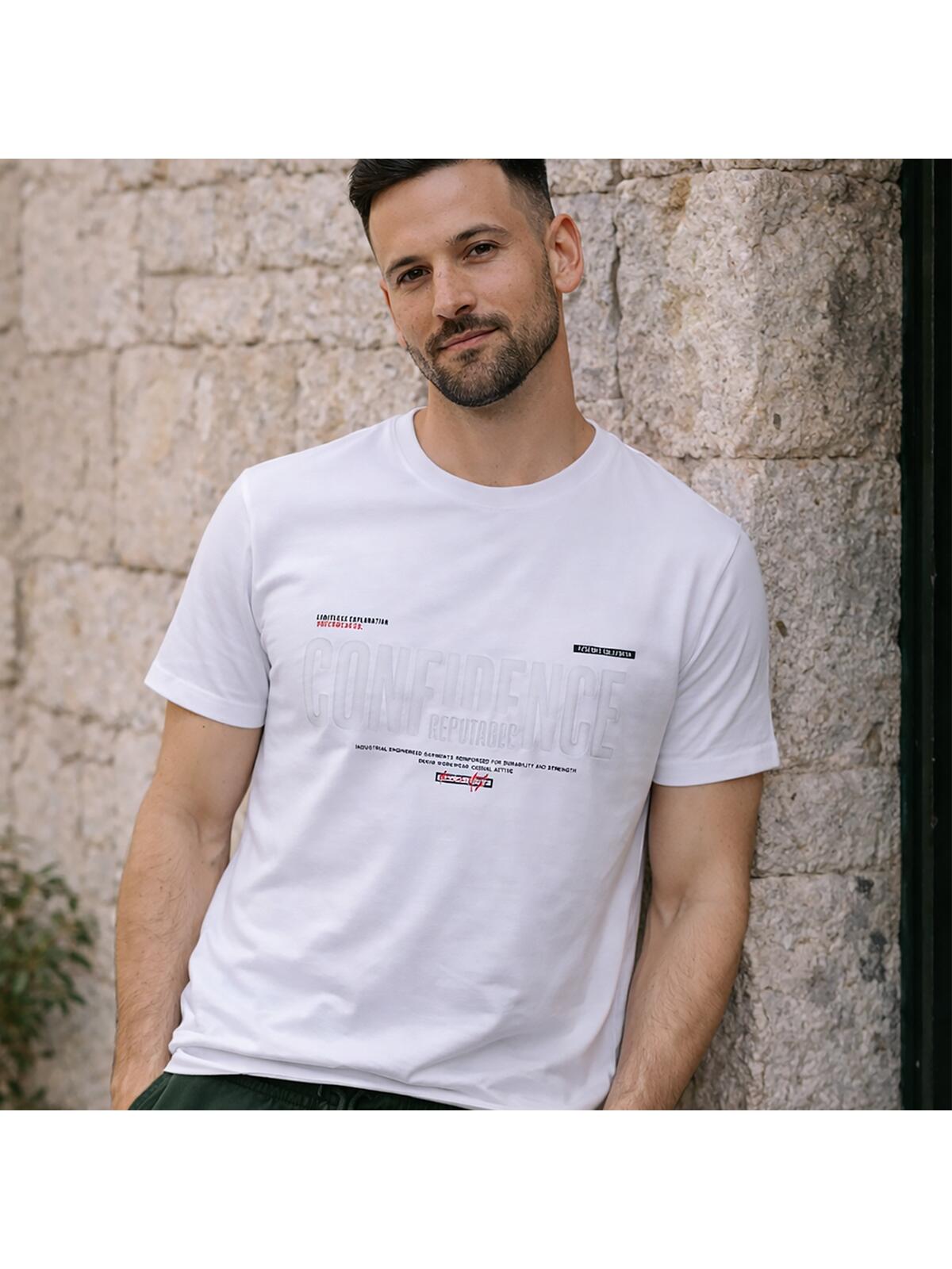 T-shirt bawełniany z tłoczeniem