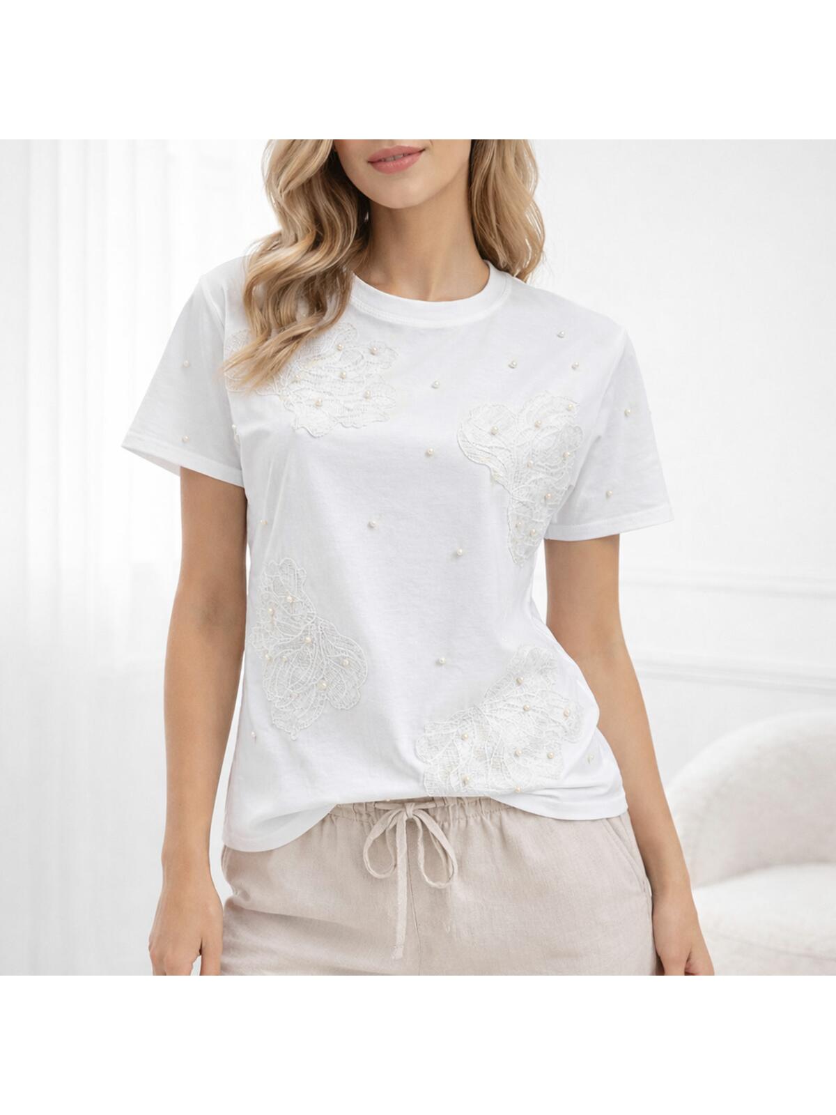 T-shirt z kwiatowymi aplikacjami