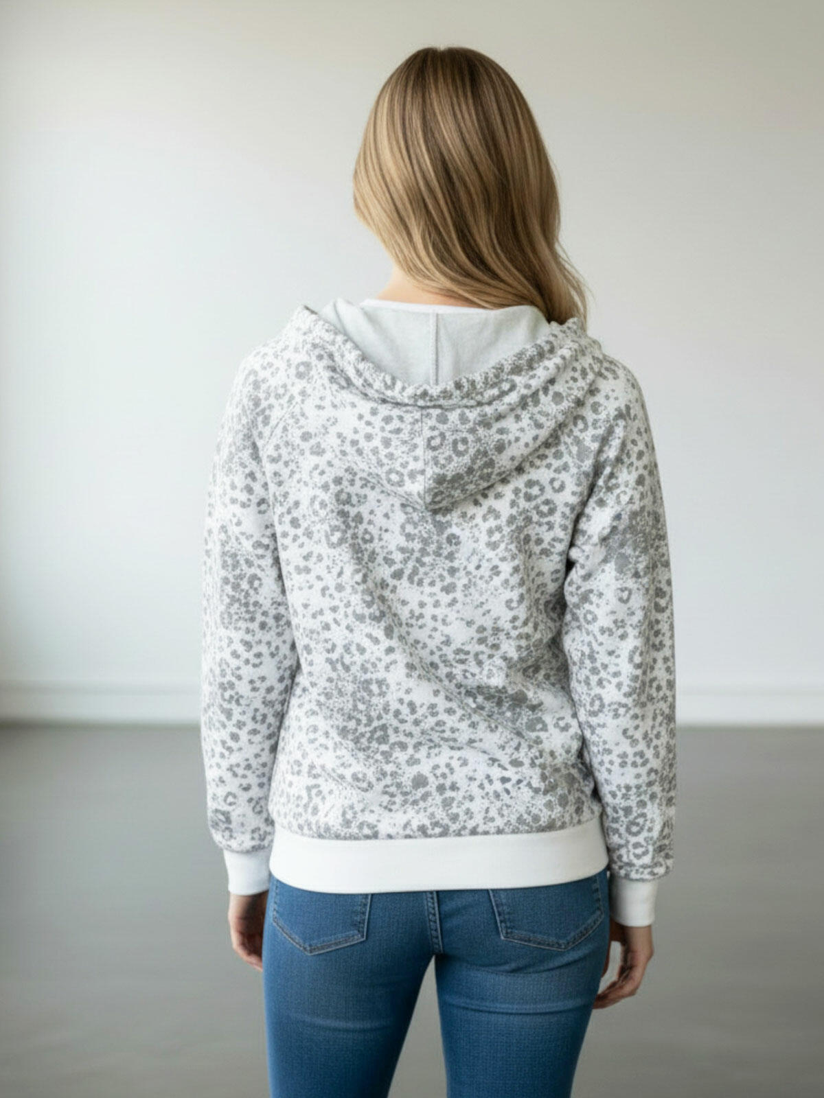 Rozpinana bluza z kapturem