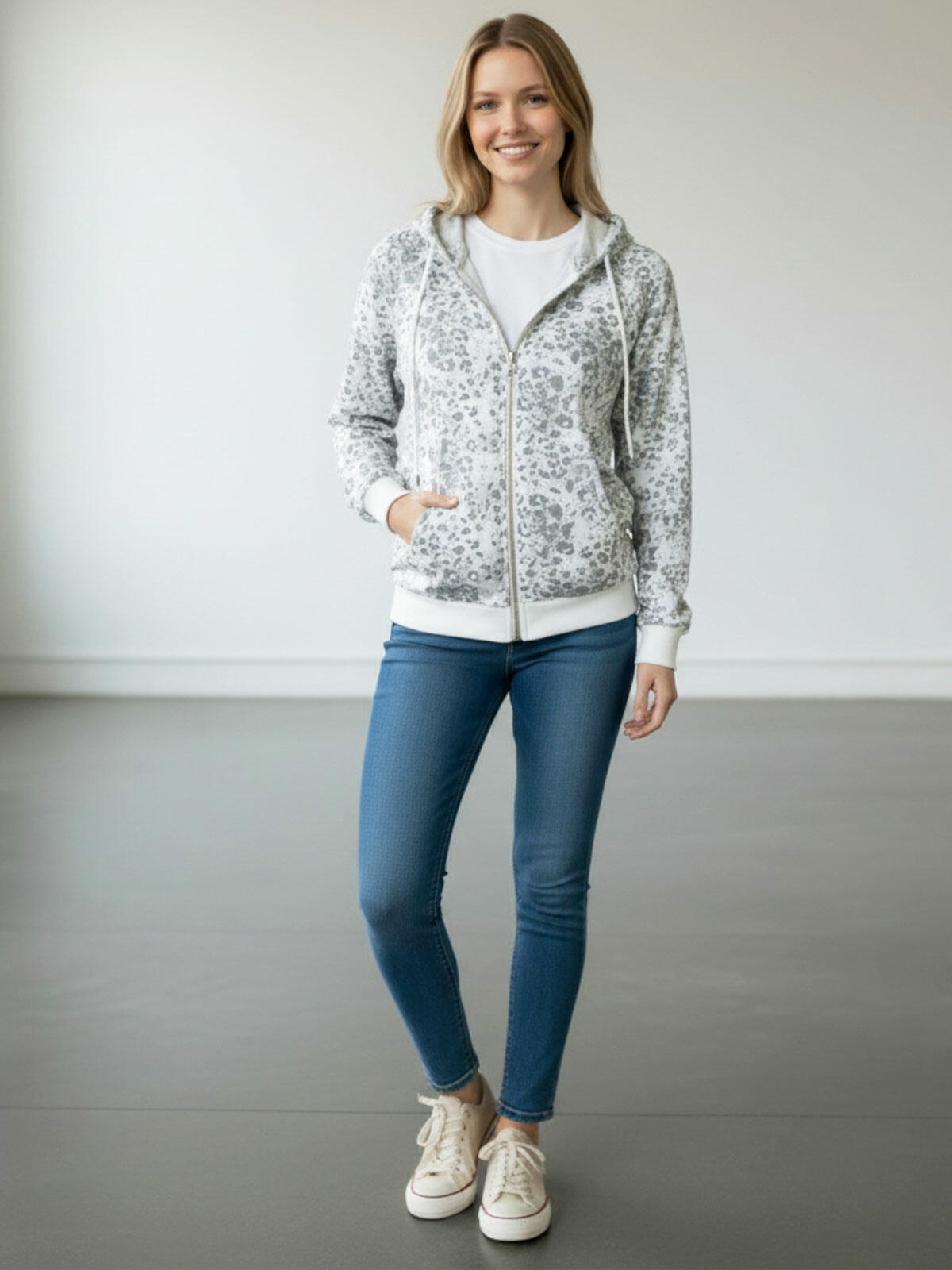 Rozpinana bluza z kapturem