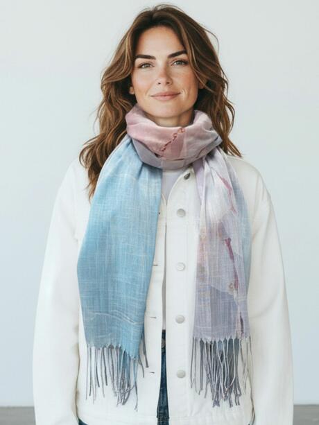 Pastelowy szalik z frędzlami