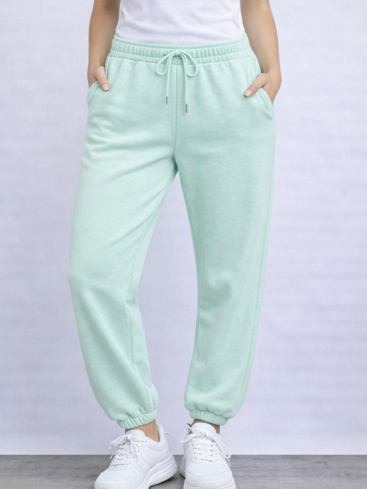 Spodnie dresowe z kieszeniami