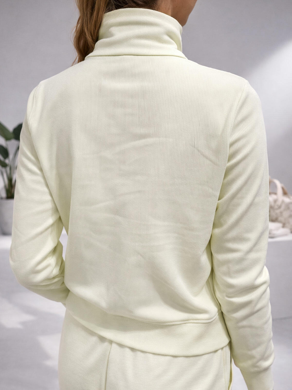 Bluza z wysokim kołnierzem