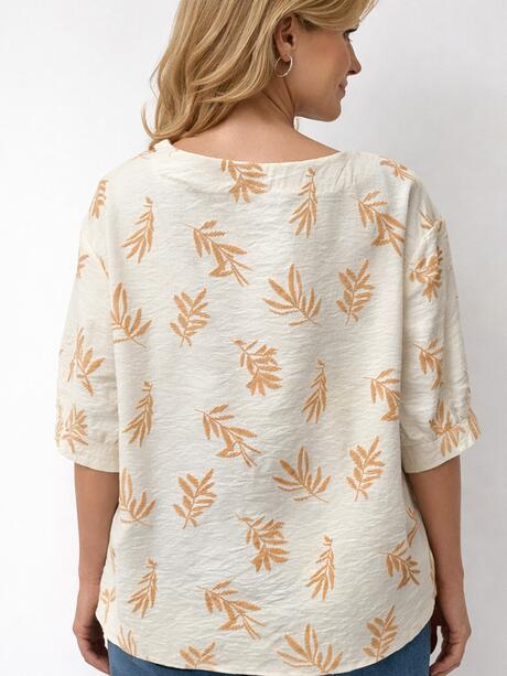 Bluzka ze strukturalnym wzorem