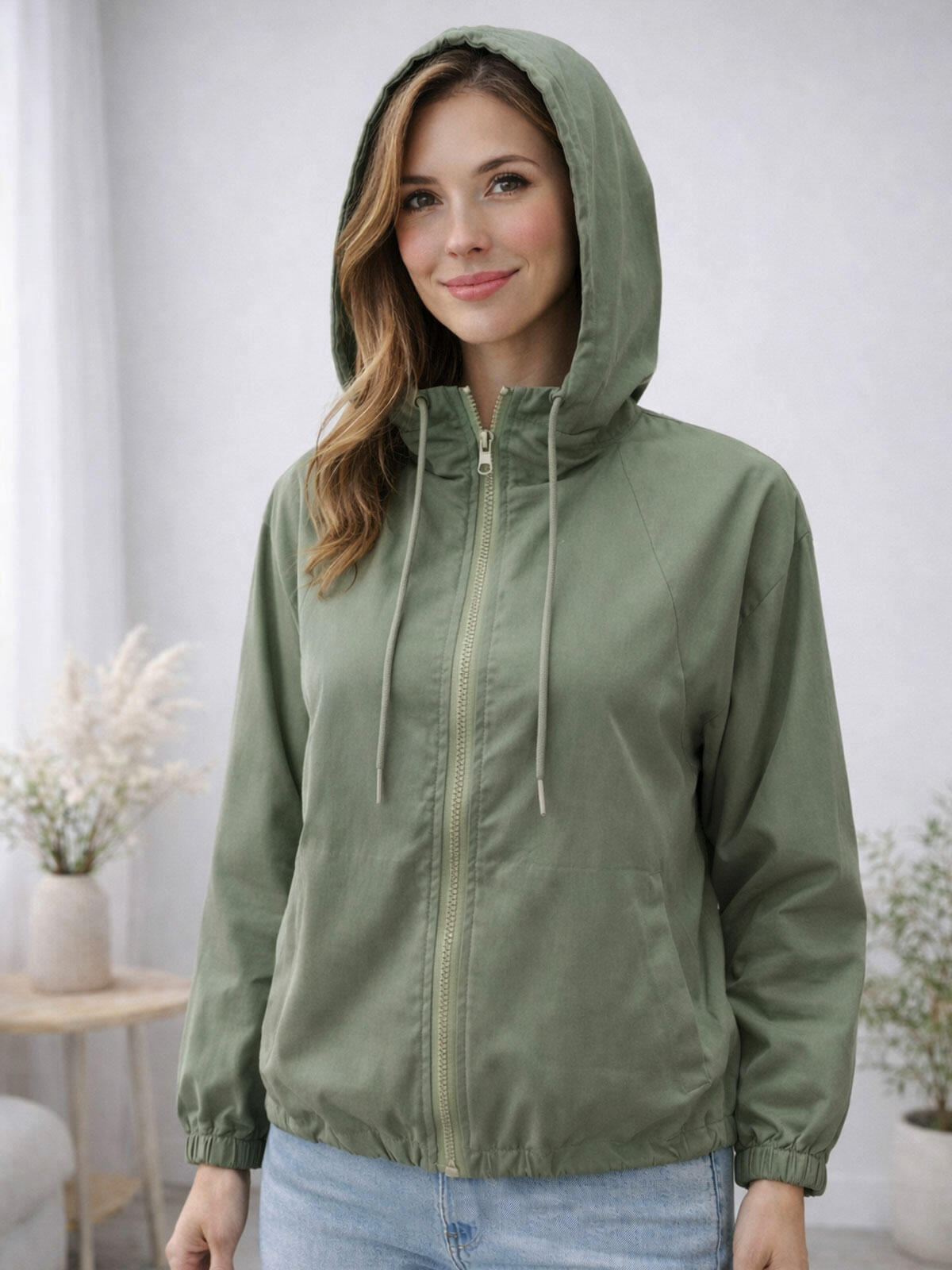 Cienka kurtka z kapturem