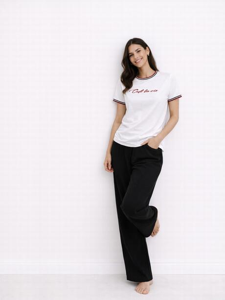 T-shirt z haftowanym napisem