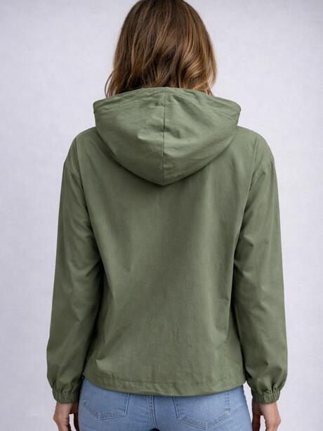 Cienka kurtka z kapturem