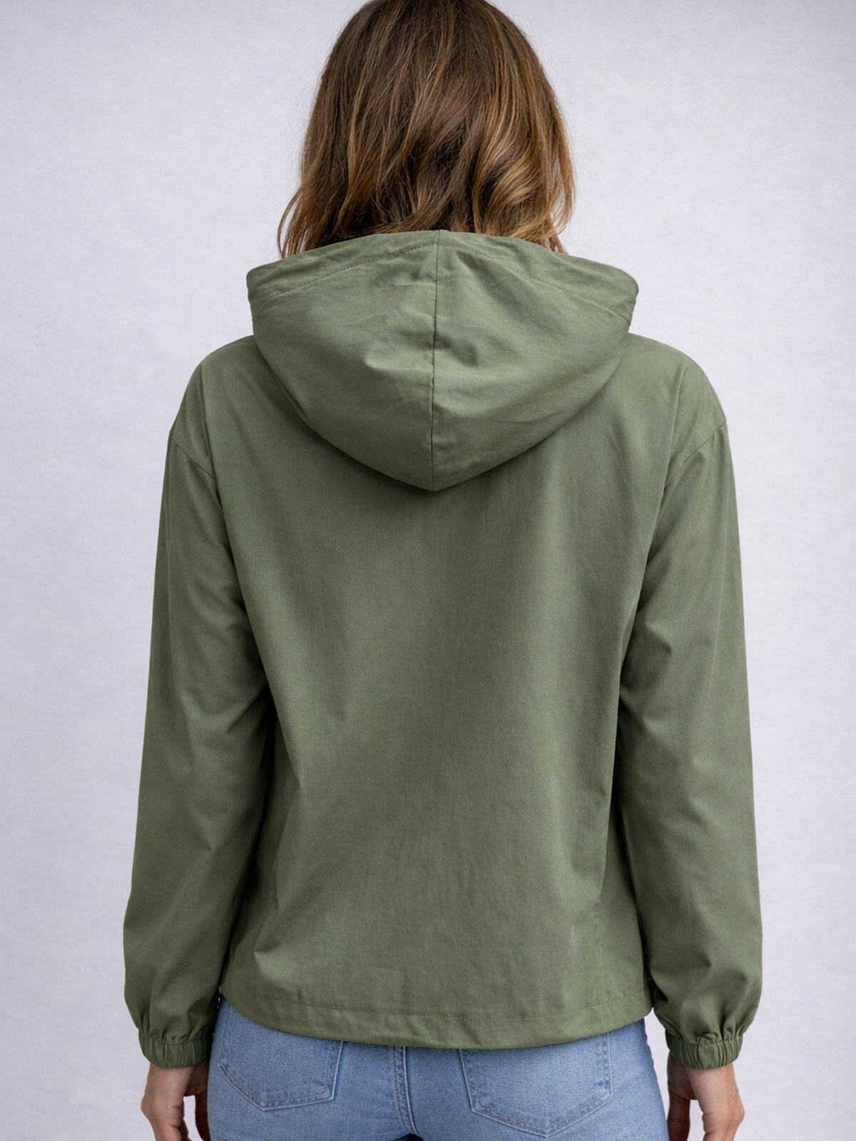 Cienka kurtka z kapturem