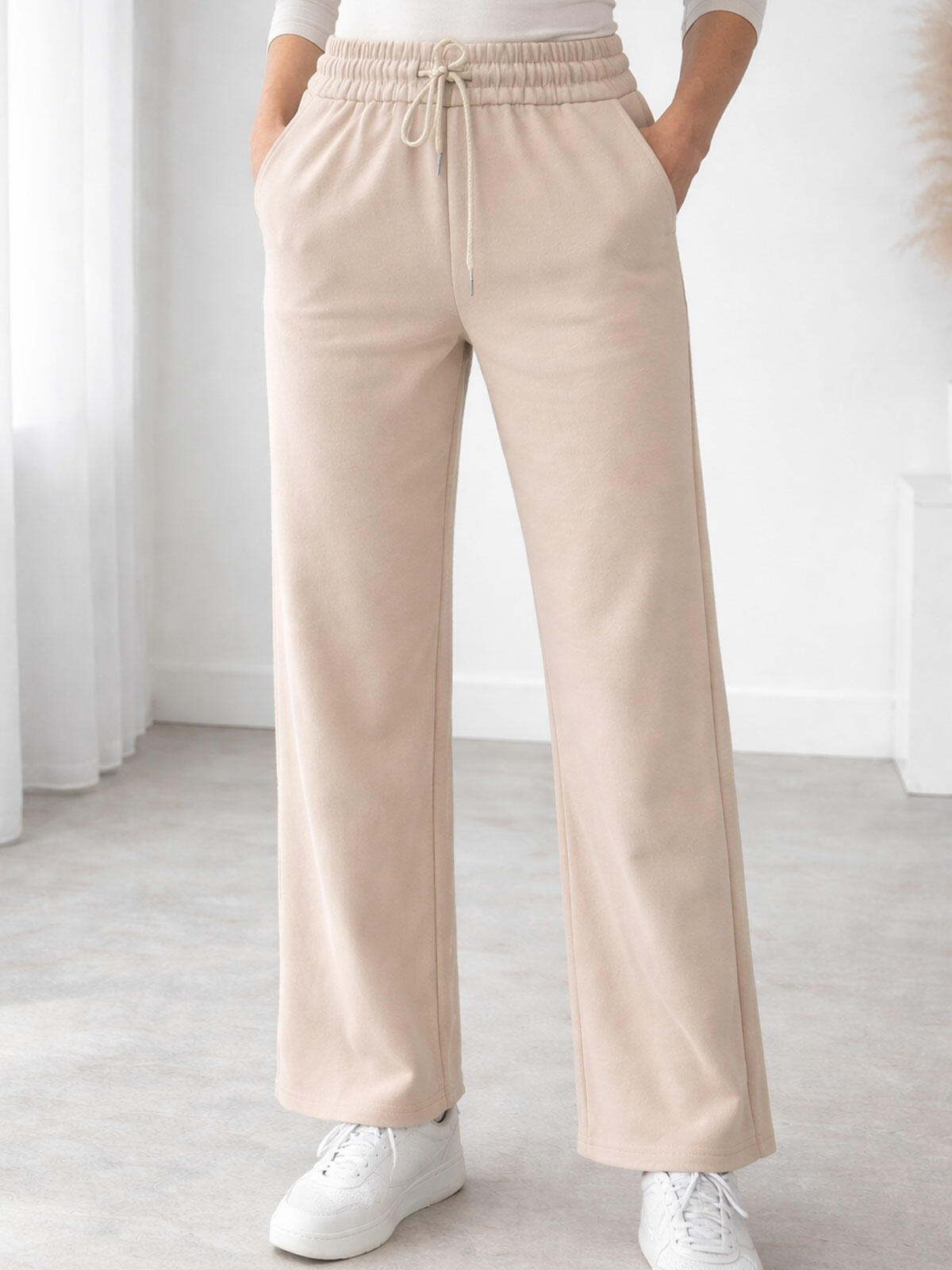 Spodnie dresowe z kieszeniami