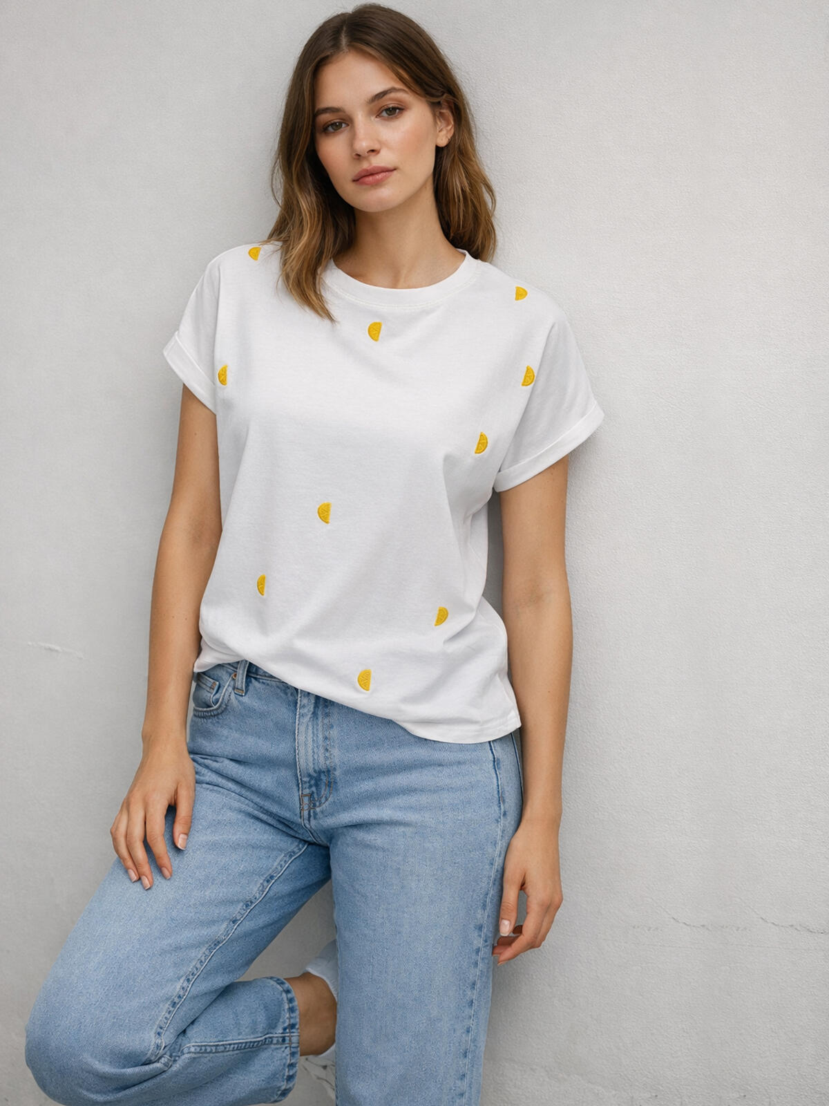 T-shirt z haftowanymi owocami