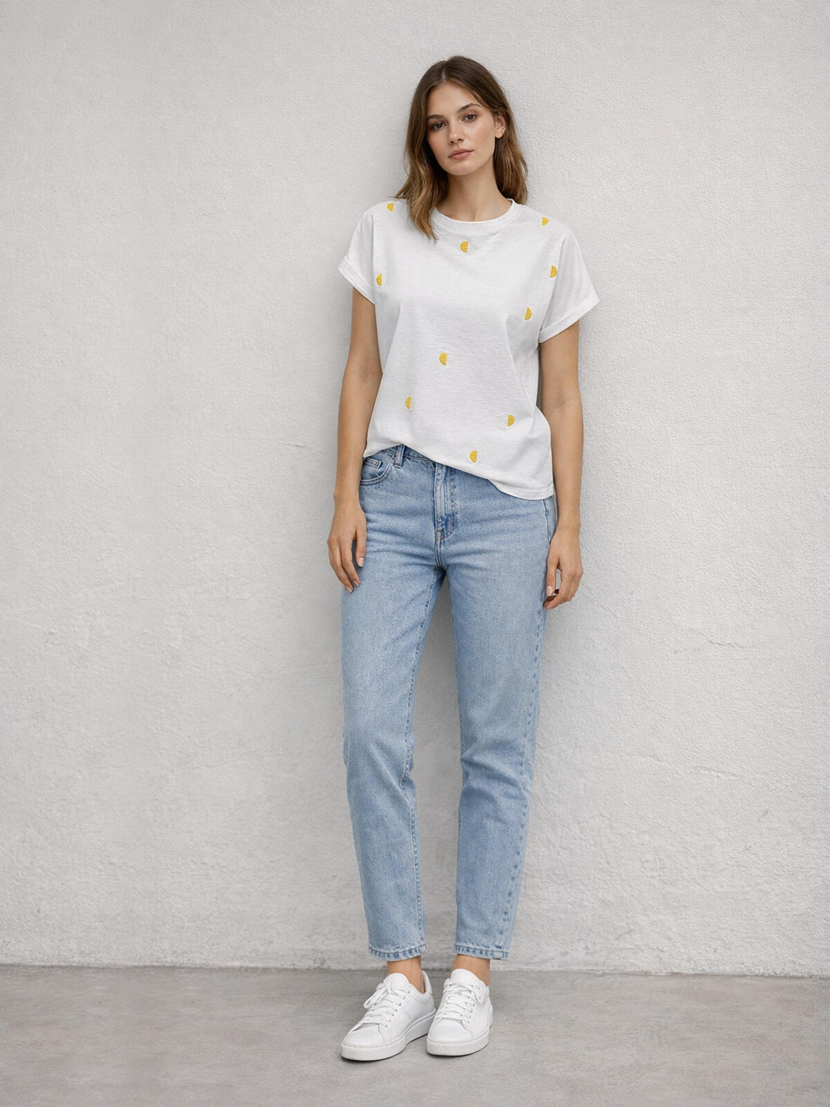 T-shirt z haftowanymi owocami