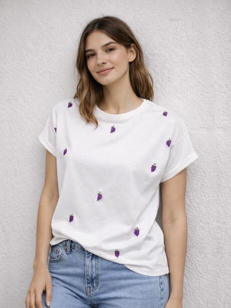 T-shirt z haftowanym wzorem