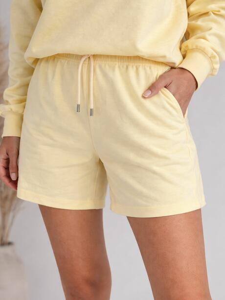 Szorty z kieszeniami