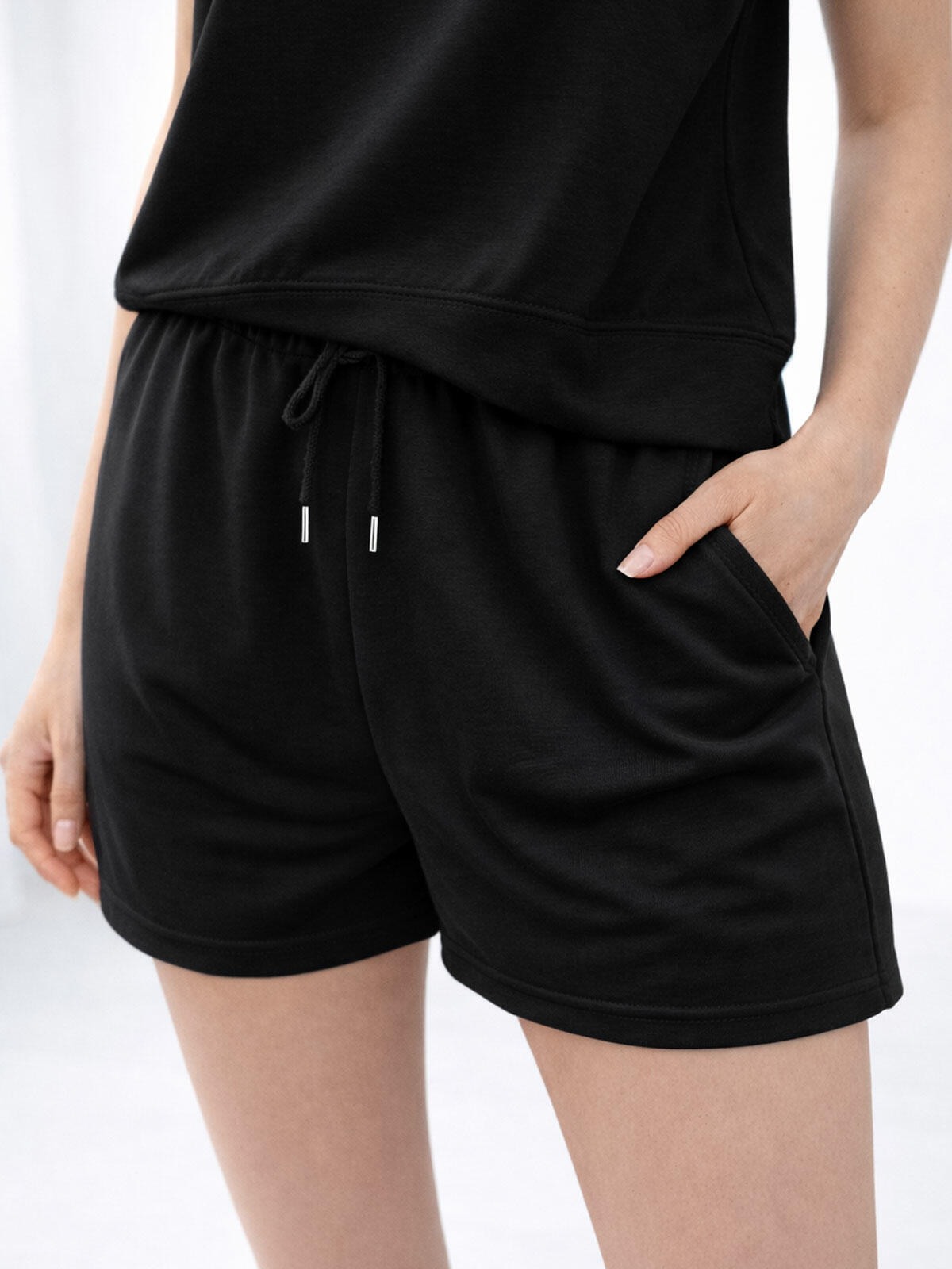 Szorty z kieszeniami