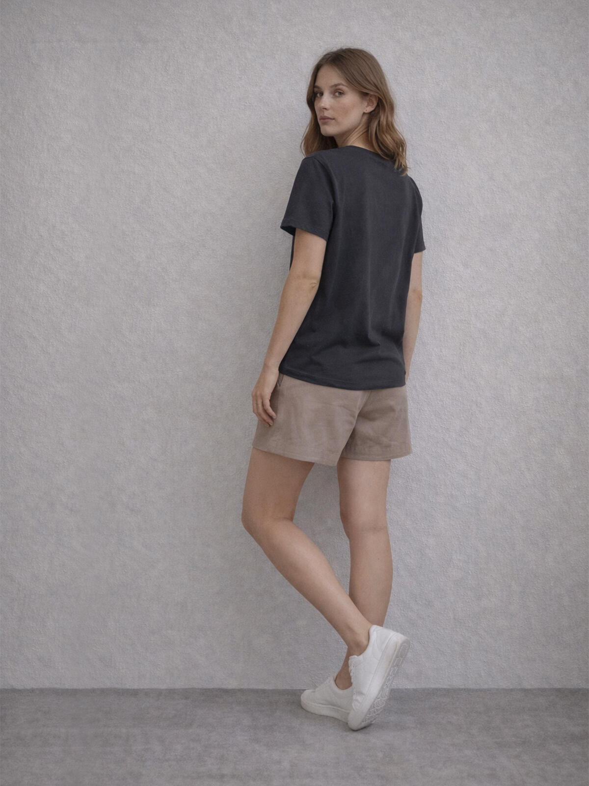 T-shirt z ozdobnym napisem