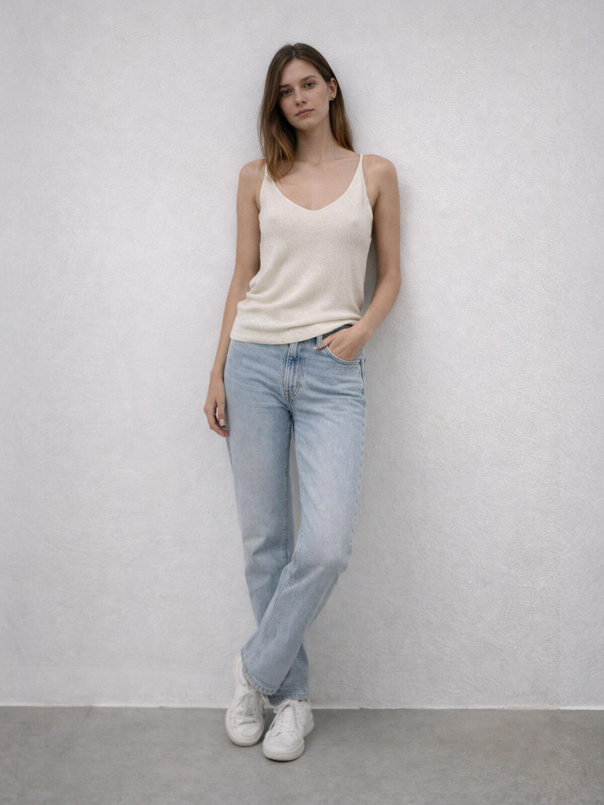 Top z błyszczącą nitką