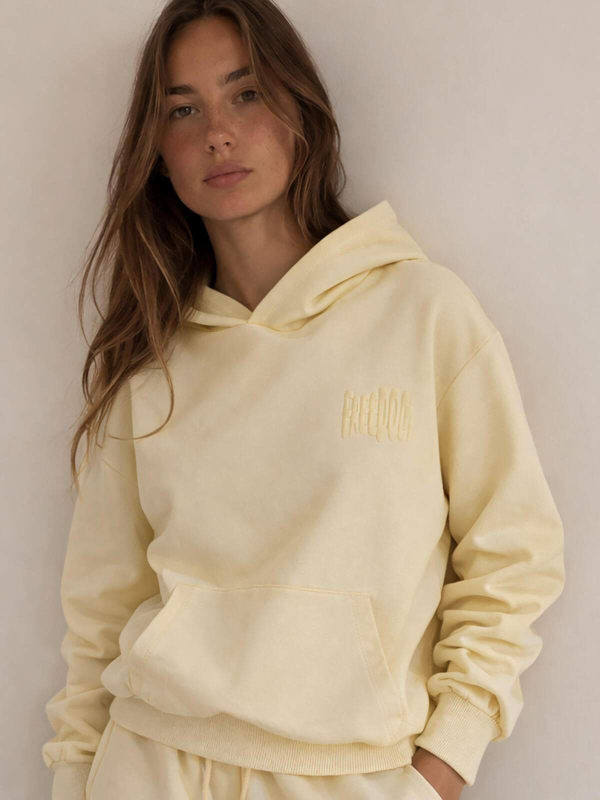 Bluza z ozdobnym napisem