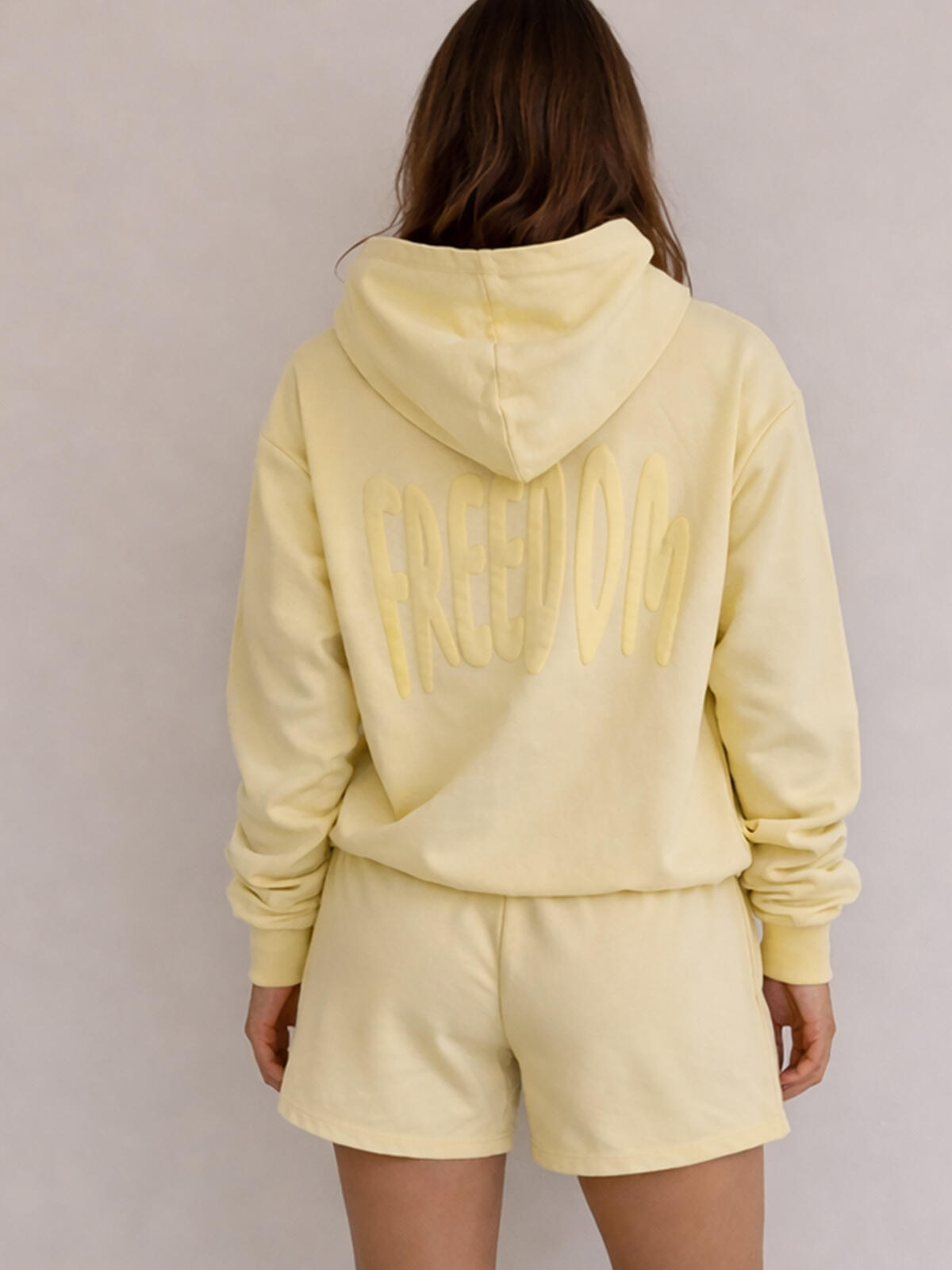 Bluza z ozdobnym napisem