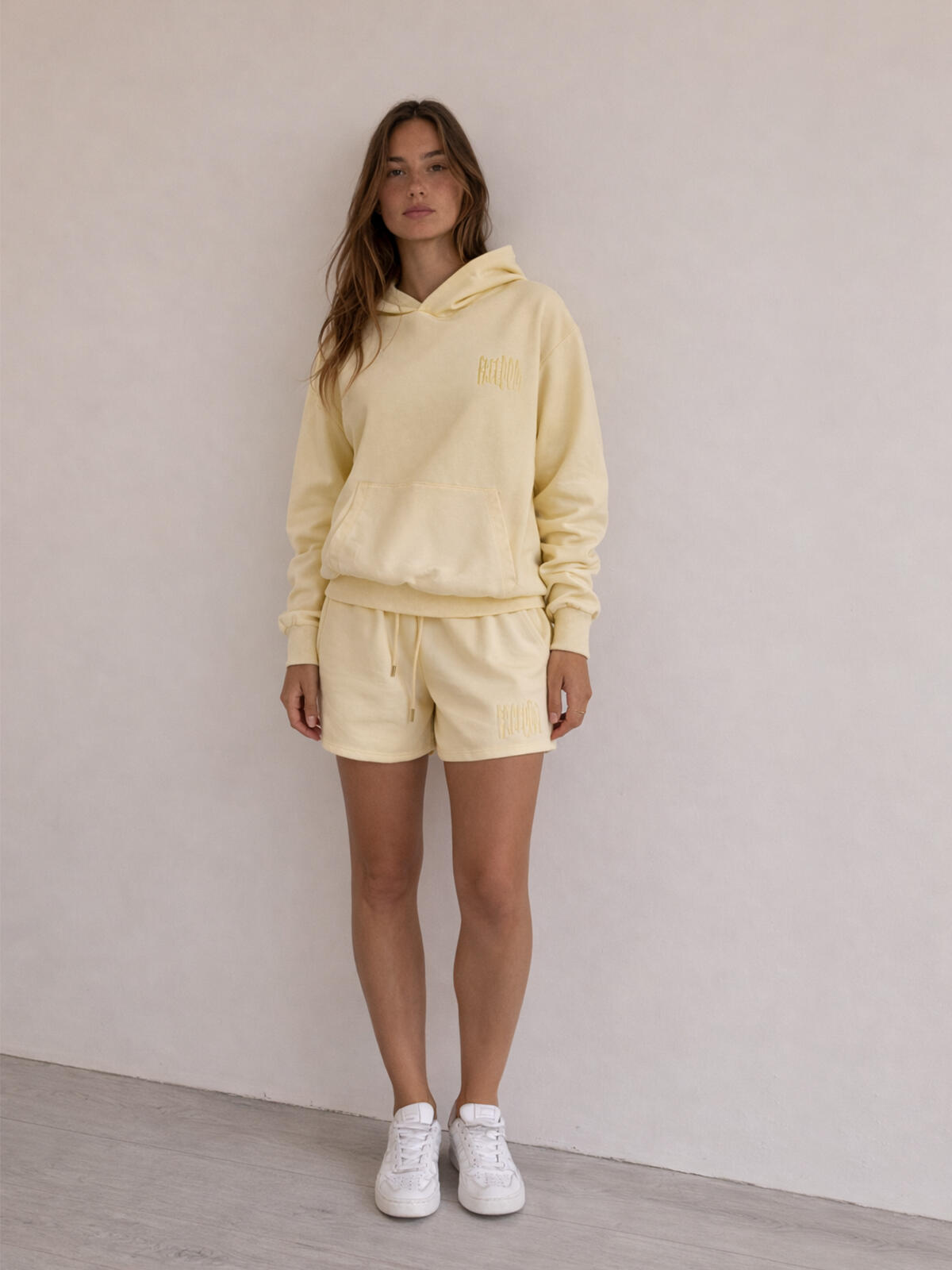 Bluza z ozdobnym napisem