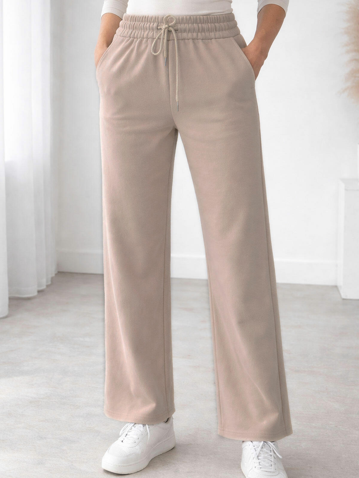 Spodnie dresowe z kieszeniami