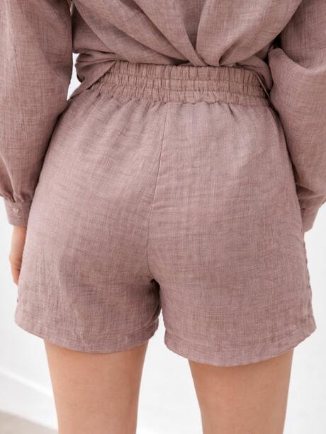 Materiałowe szorty z kieszeniami