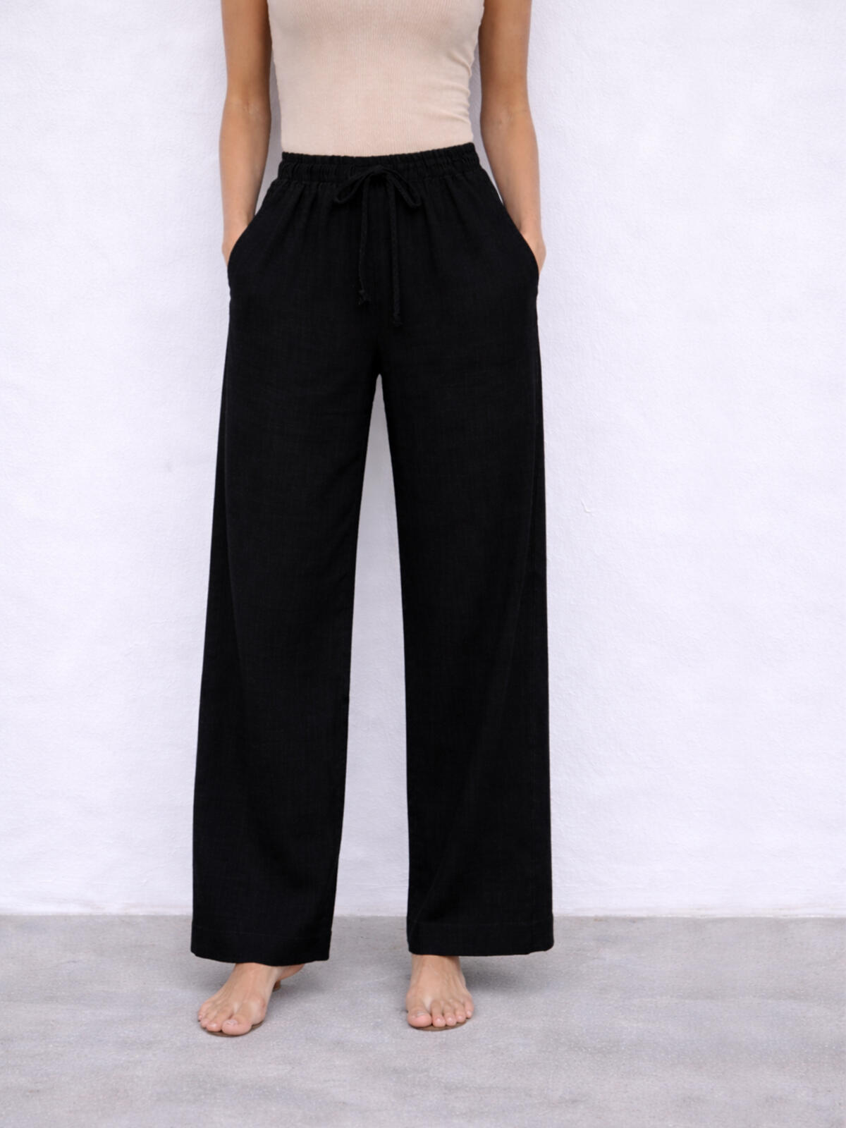 Minimalistyczne spodnie z wiskozą