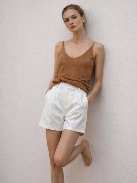 Szorty z ozdobnymi przeszyciami