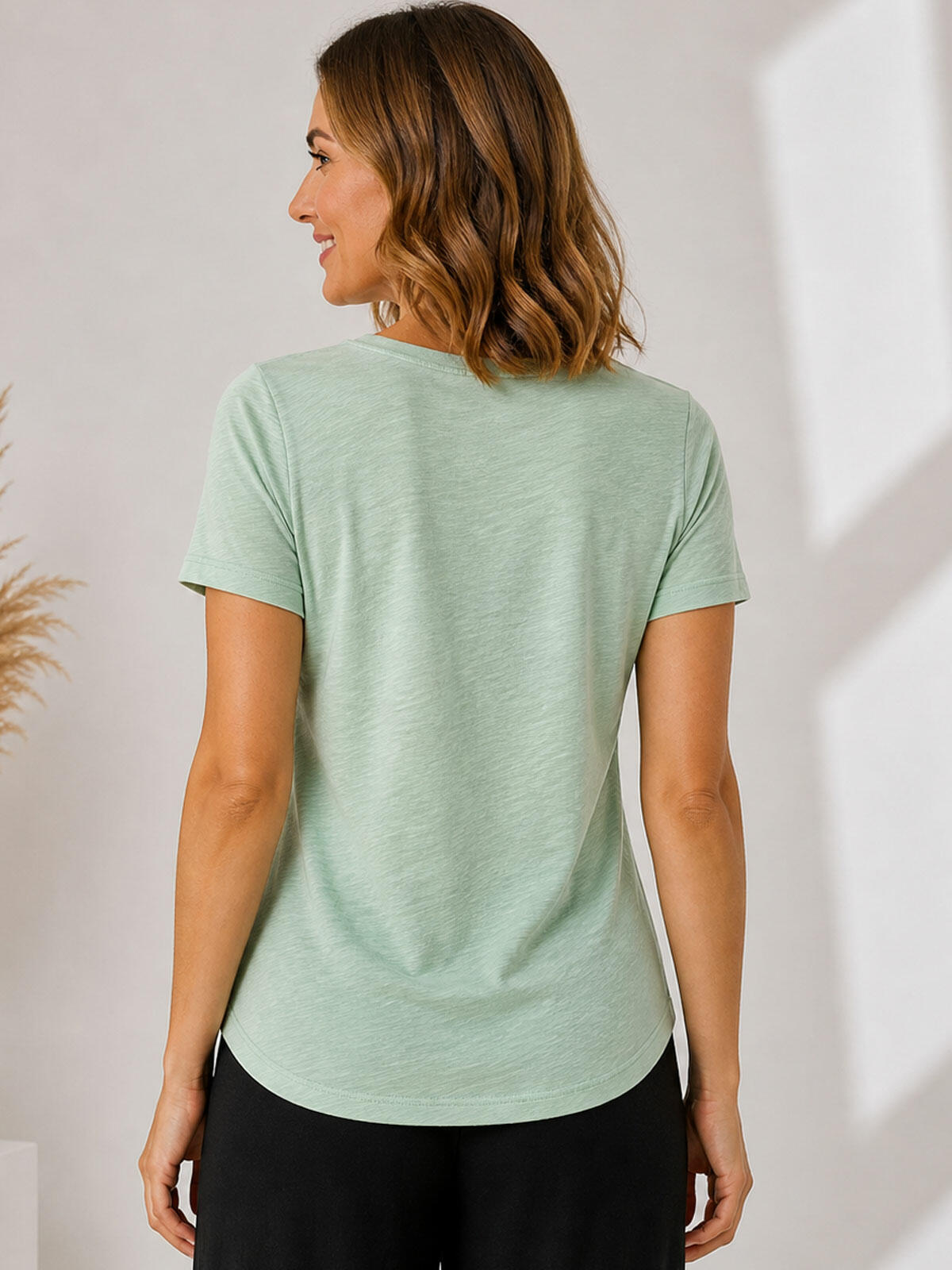 T-shirt z dekoltem w serek