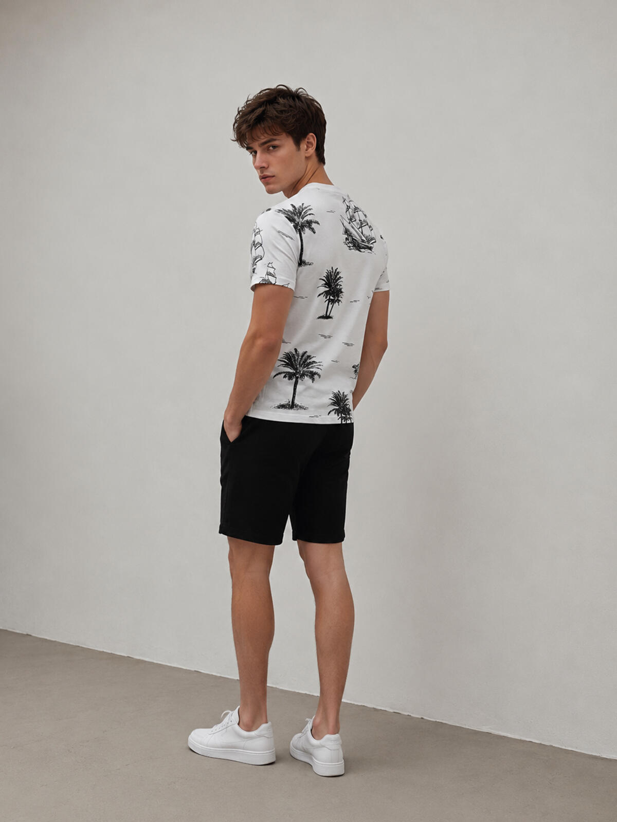 T-shirt z marynistycznym nadrukiem