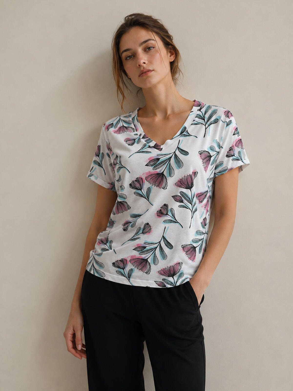 T-shirt bawełniany z dekoltem V