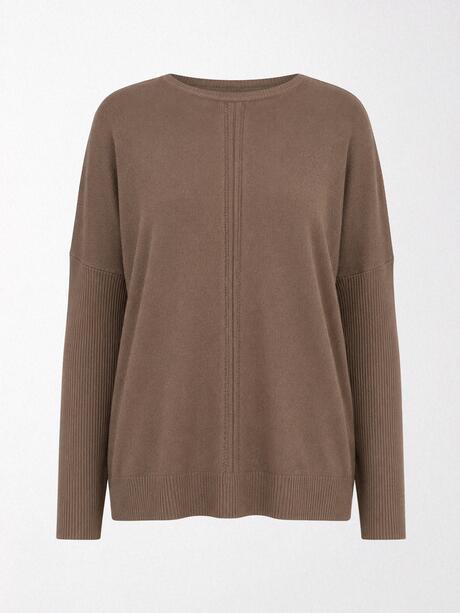 Sweter z ozdobnym akcentem