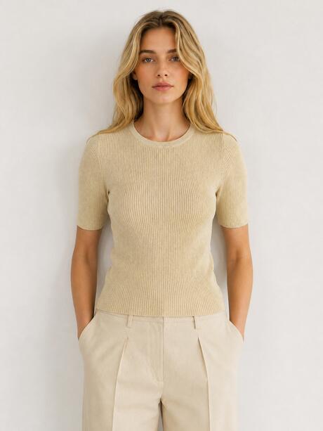 Sweter z błyszczącą nitką