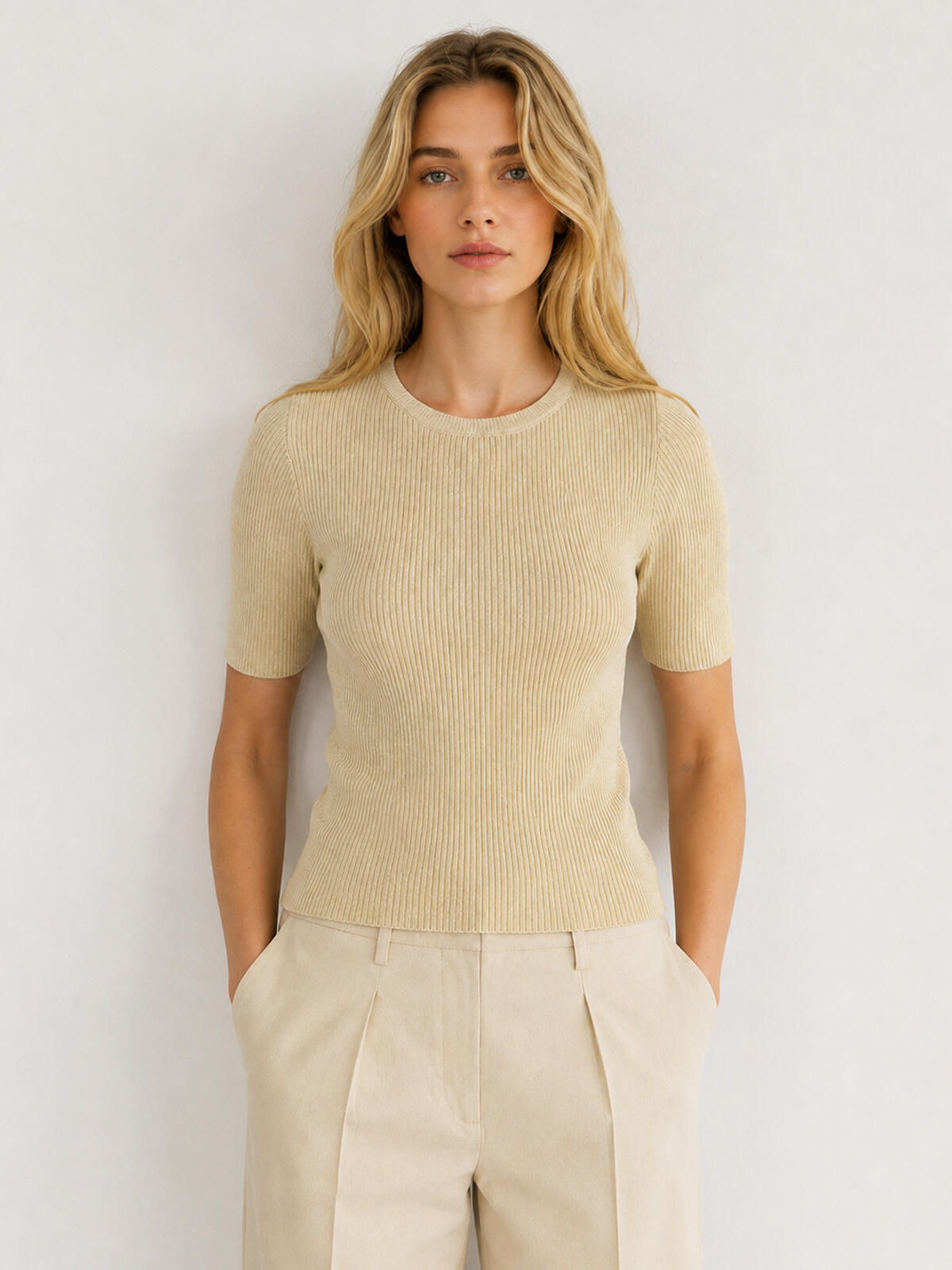 Sweter z błyszczącą nitką