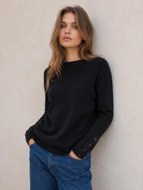 Sweter z ozdobnymi rękawami