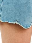 Jeansowe szorty z wycięciem