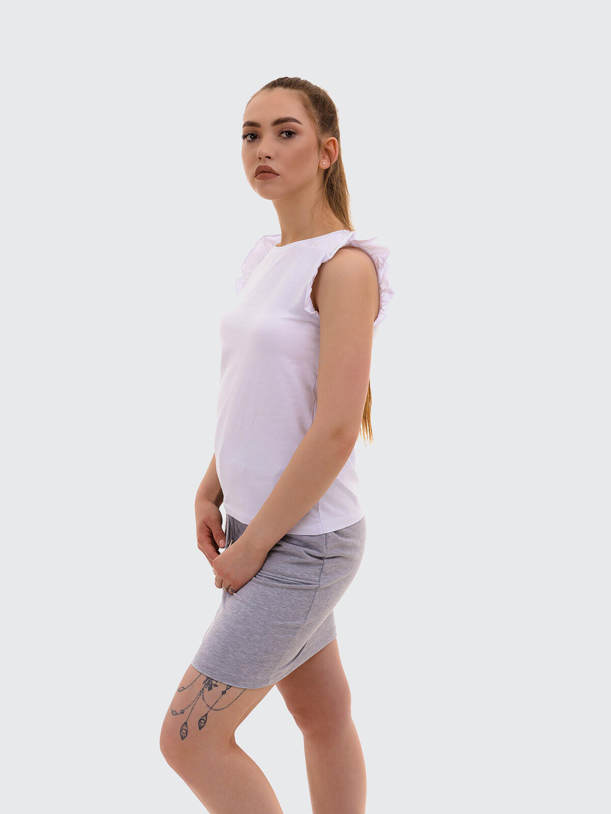 T-shirt bawełniany z falbanami
