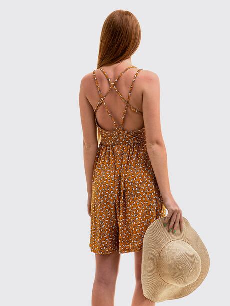 Kombinezon z odkrytymi plecami