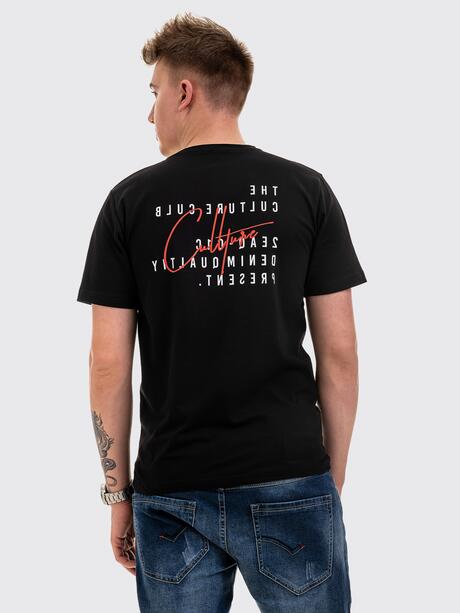 T-shirt z napisem na plecach