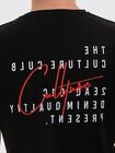 T-shirt z napisem na plecach