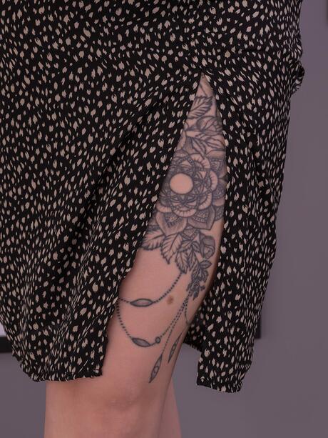 Spódnica midi z rozcięciem