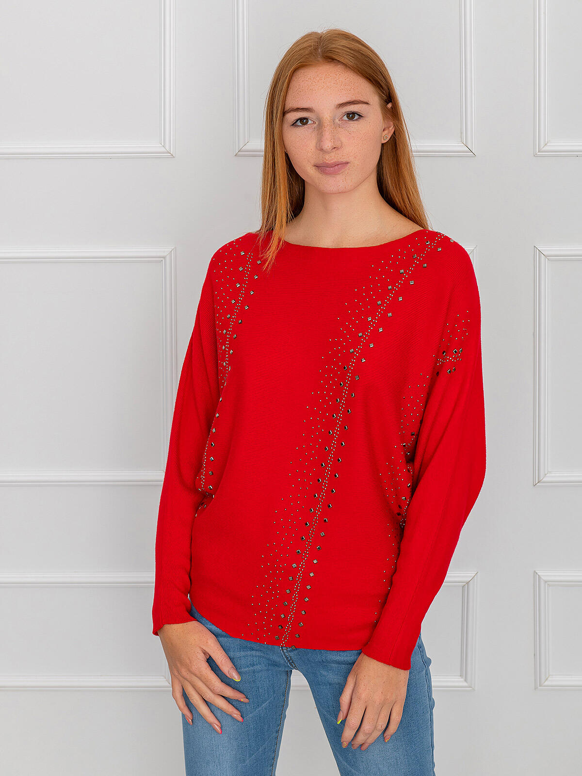 Sweter z ozdobnymi dżetami