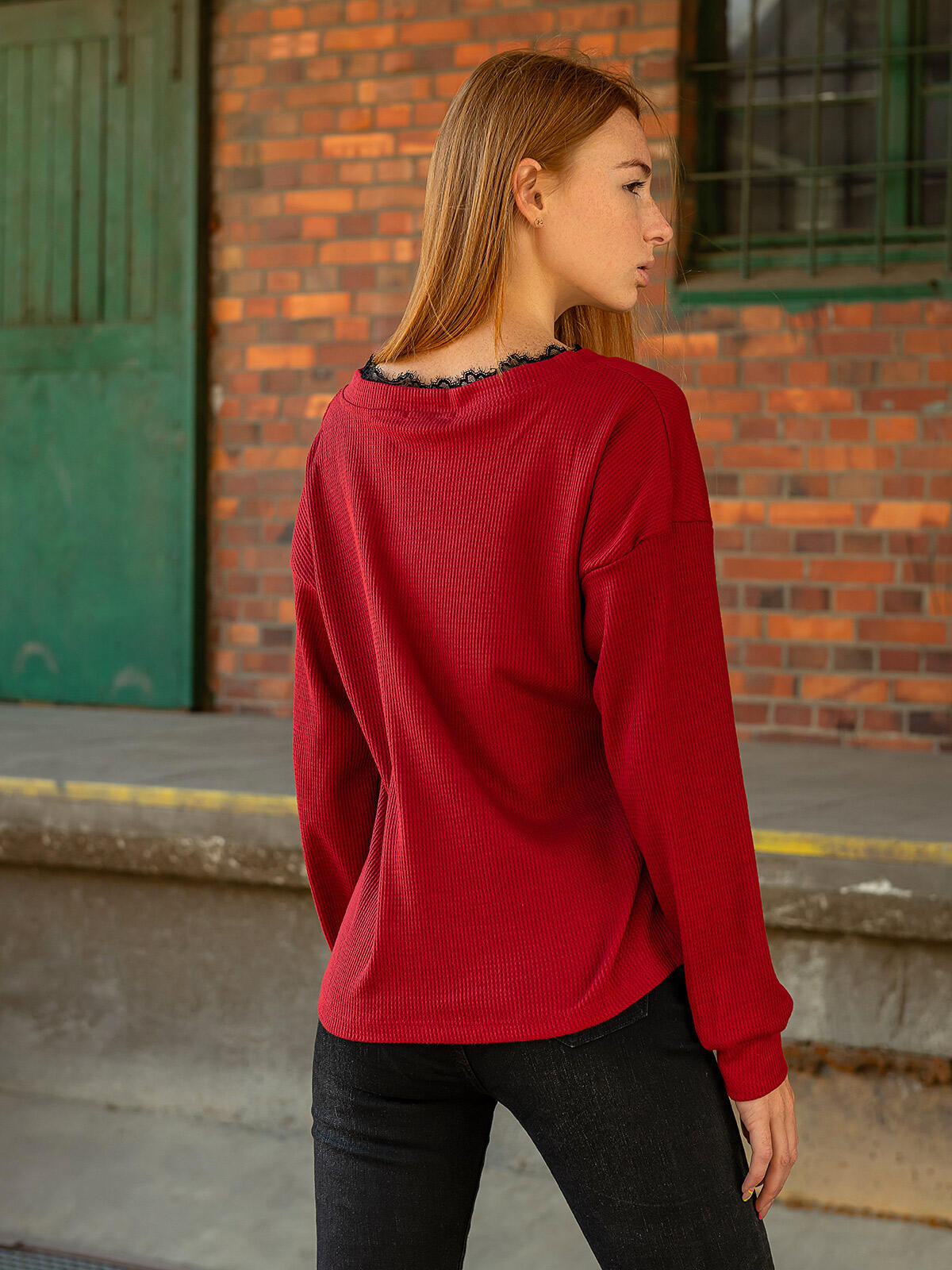 Bluzka z ozdobną koronką