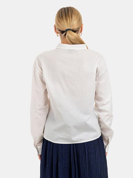 Koszula z dekoltem V