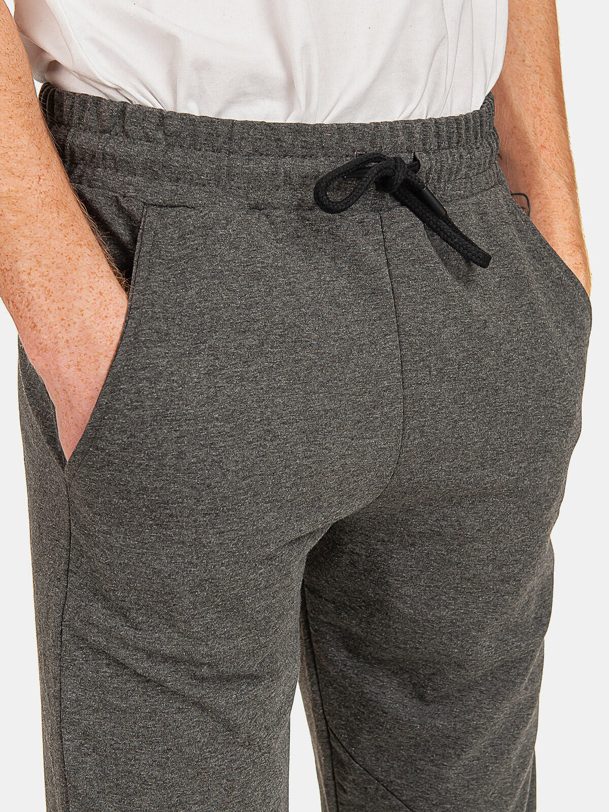 Spodnie dresowe z kieszeniami