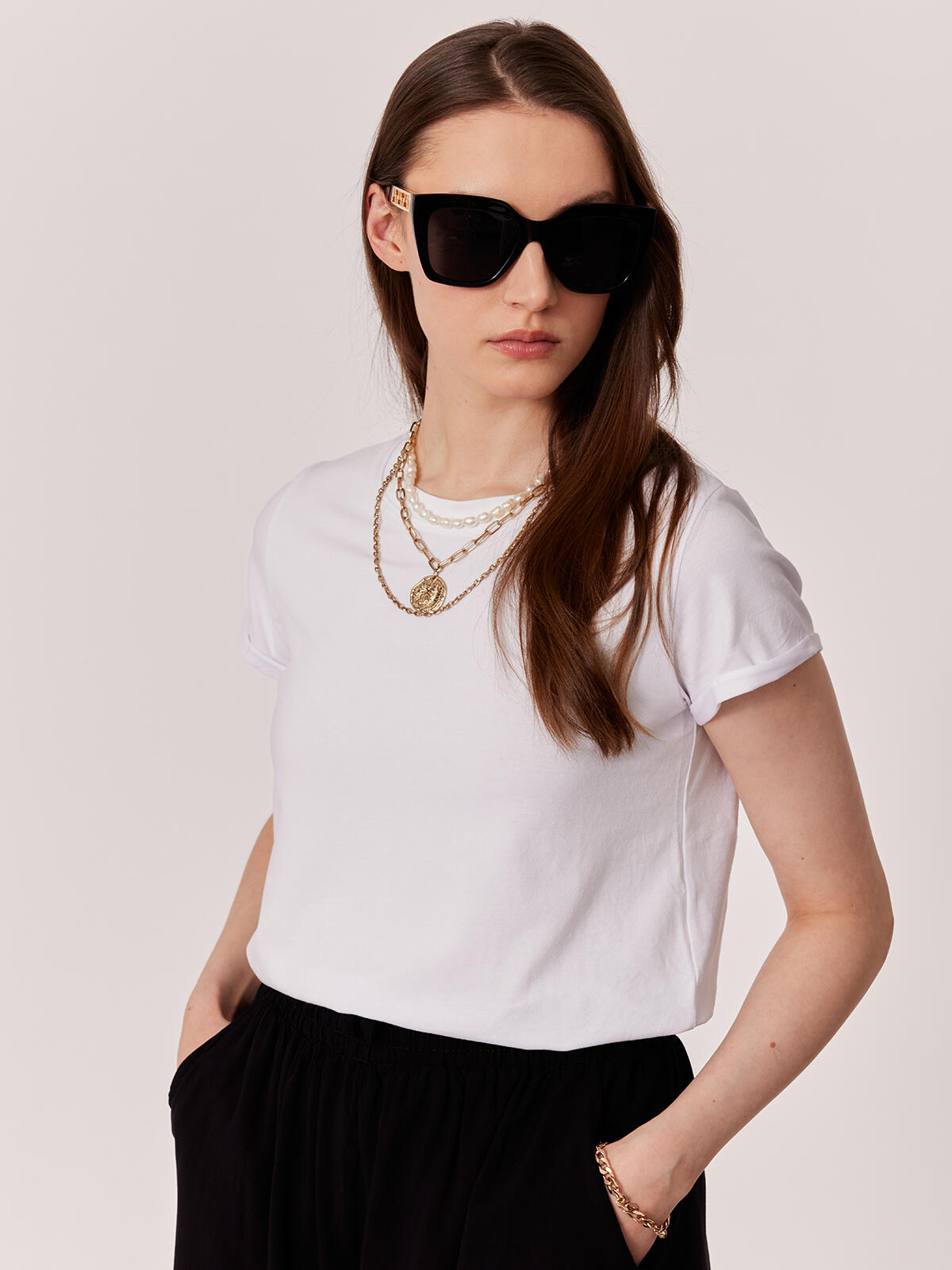 Czarne zwiewne szorty