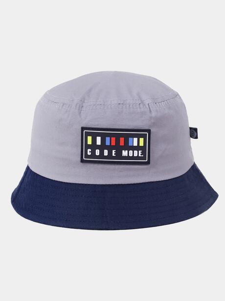 Kapelusz z naszywką