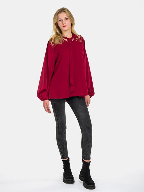 Bluzka z ozdobnym wiązaniem